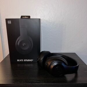 Beats by Dre Studio3 Over-Ear Headphones - Black